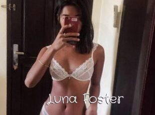 Luna_Foster